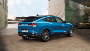 ford-eu-mache-SHOT_06_Mach_EGT_Exterior_Rear_3_4_Dynamic_2_16x9_2160x1215.png